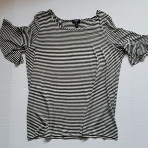 NWOT Jones New York Short Ruffled Sleeve Top